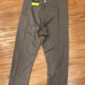 Tek Gear Women’s Ultrastretch Capri High Rise Heather Gray Leggings NWT